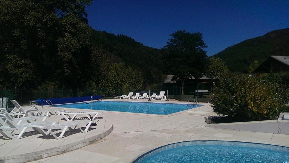 Saint-Geniez D'Olt - Residence Le Colombier エクステリア 写真